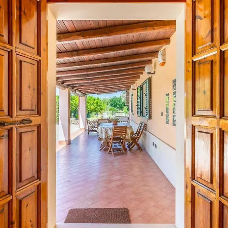 Margaret House 100 Meters From The Sandy Beach, Parking & Wifi Calabernardo
