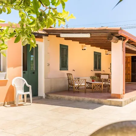 Holiday home Margaret House 100 Meters From The Sandy Beach, Parking & Wifi *
