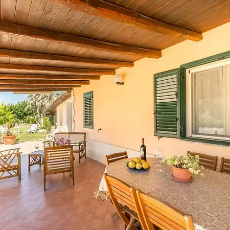 Holiday home Margaret House 100 Meters From The Sandy Beach, Parking & Wifi *