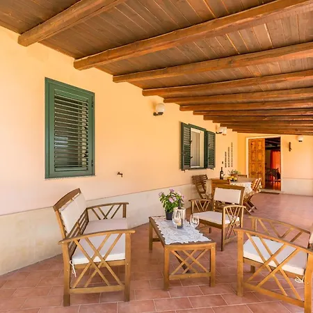 Margaret House 100 Meters From The Sandy Beach, Parking & Wifi