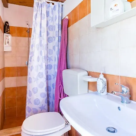 Margaret House 100 Meters From The Sandy Beach, Parking & Wifi Holiday home *