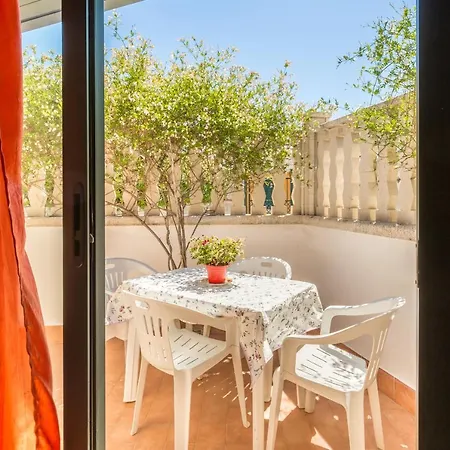 Holiday home Margaret House 100 Meters From The Sandy Beach, Parking & Wifi