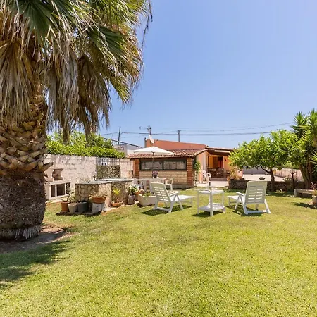Margaret House 100 Meters From The Sandy Beach, Parking & Wifi * Calabernardo