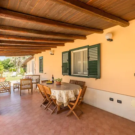 Margaret House 100 Meters From The Sandy Beach, Parking & Wifi Calabernardo