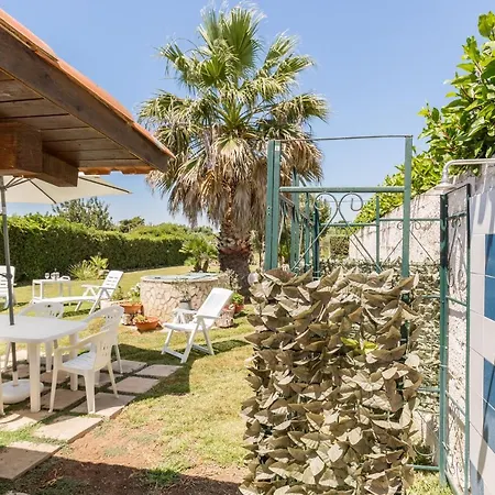 Margaret House 100 Meters From The Sandy Beach, Parking & Wifi * Calabernardo