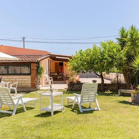 Margaret House 100 Meters From The Sandy Beach, Parking & Wifi Holiday home