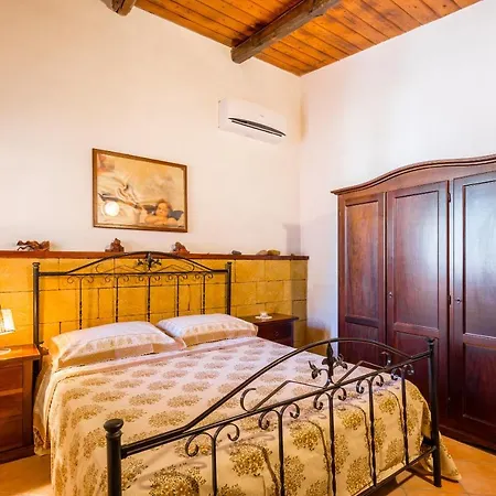 Margaret House 100 Meters From The Sandy Beach, Parking & Wifi Holiday home