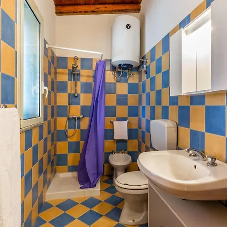 Semesterbostad Margaret House 100 Meters From The Sandy Beach, Parking & Wifi