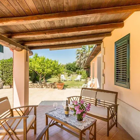 Margaret House 100 Meters From The Sandy Beach, Parking & Wifi *