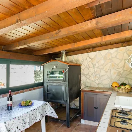 Semesterbostad Margaret House 100 Meters From The Sandy Beach, Parking & Wifi Calabernardo