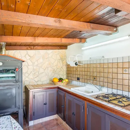 Margaret House 100 Meters From The Sandy Beach, Parking & Wifi Holiday home
