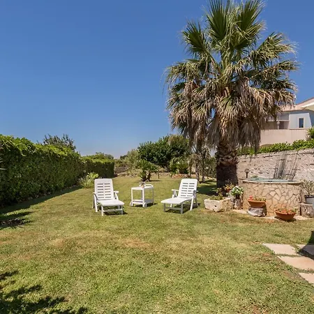 Margaret House 100 Meters From The Sandy Beach, Parking & Wifi