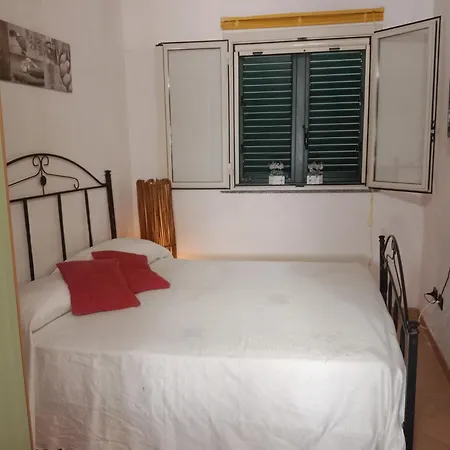 Margaret House 100 Meters From The Sandy Beach, Parking & Wifi * Calabernardo